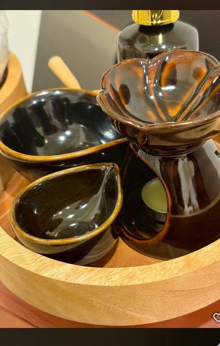 Ceramic aroma oil burner and bowls