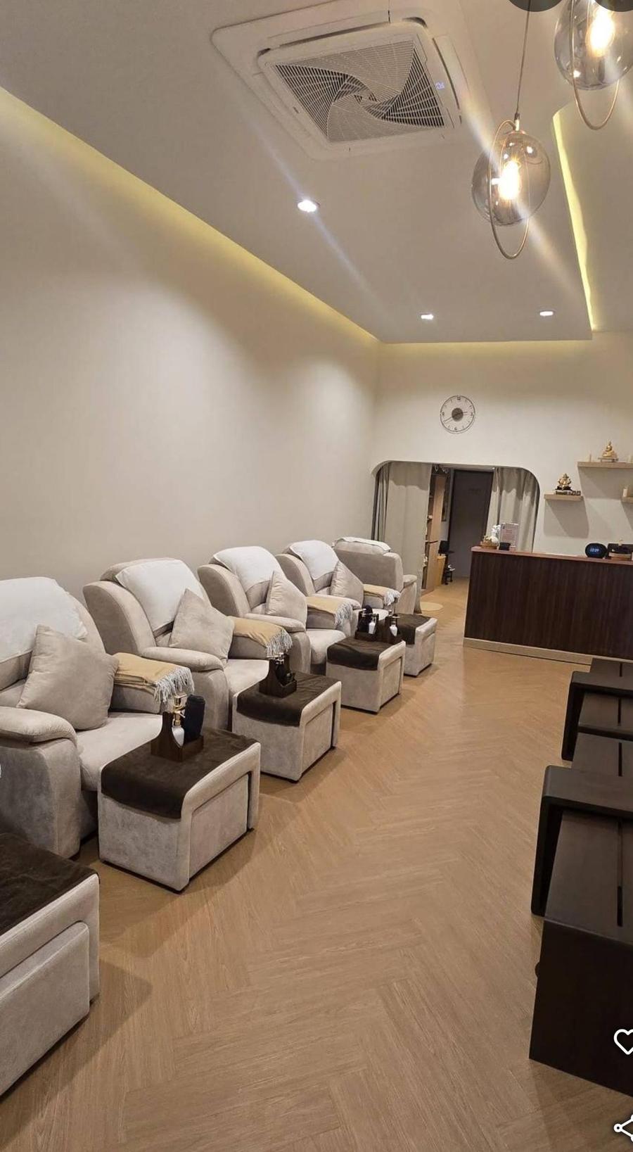 Foot and neck massage sofa lounge at OHH MASSAGE 2