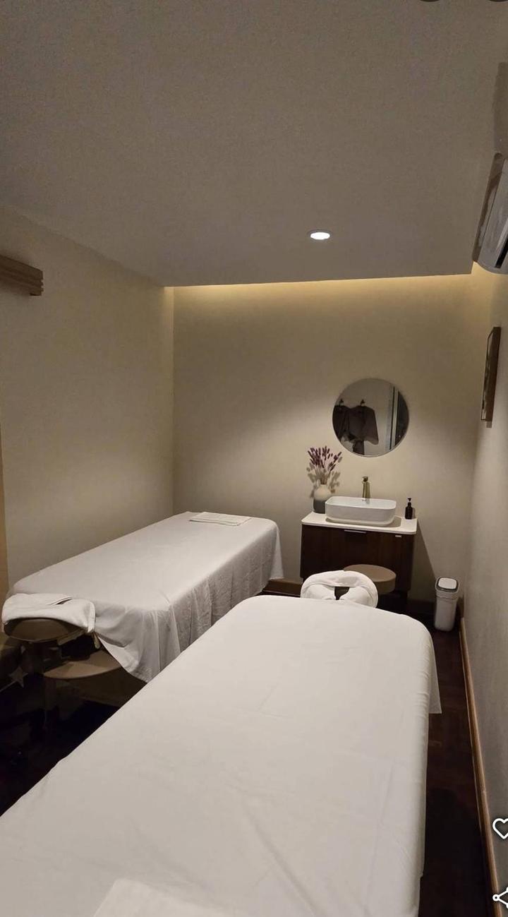 Private twin-bed treatment room